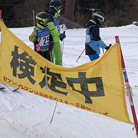 バッジテストに挑戦するスキーヤー